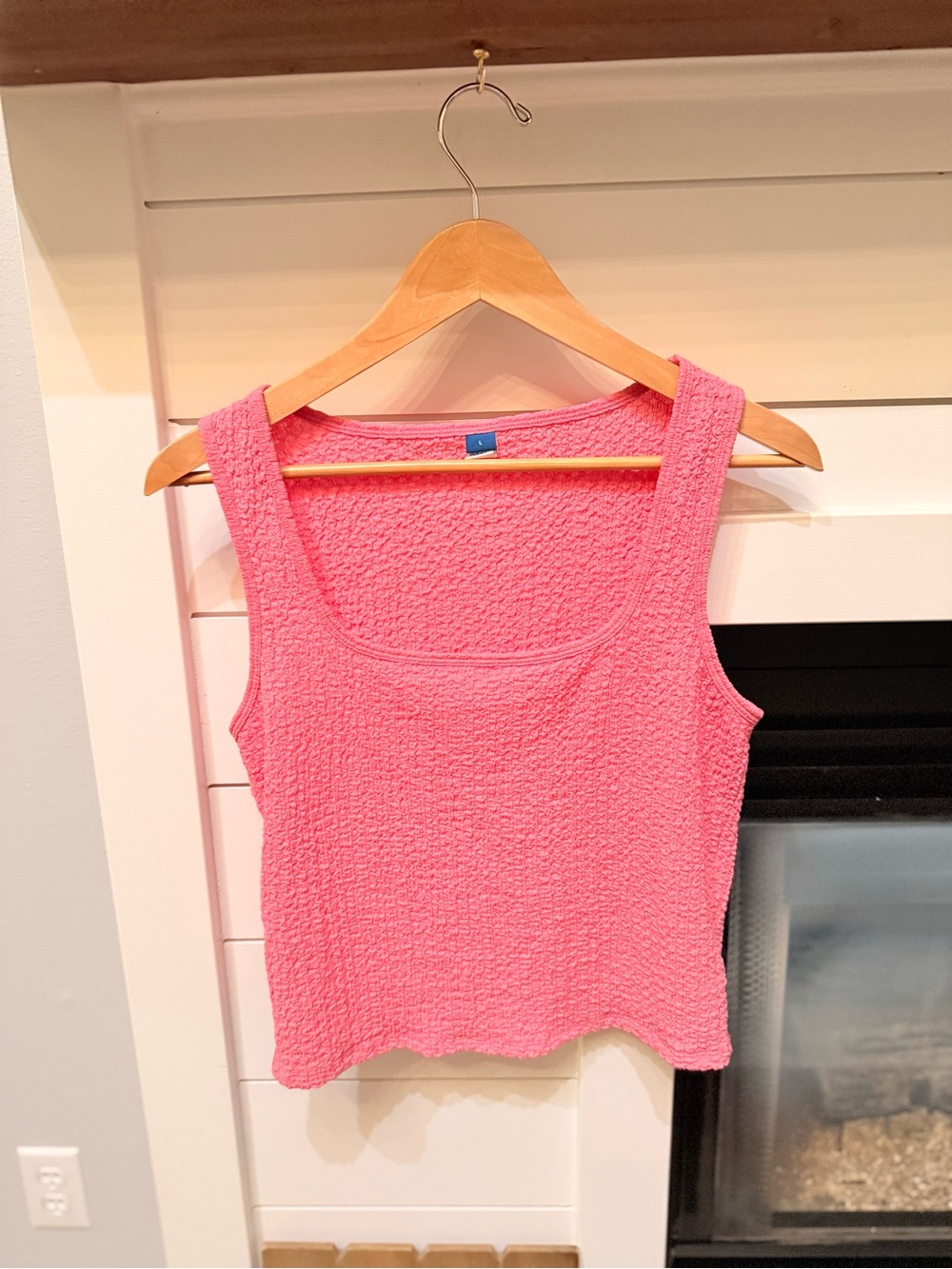 Hot Pink old navy women’s round Textured  Tank Top light weight size Large